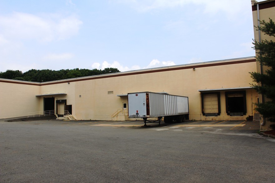 More Photos Of 181 E Halsey Rd, Parsippany Warehouse For Lease