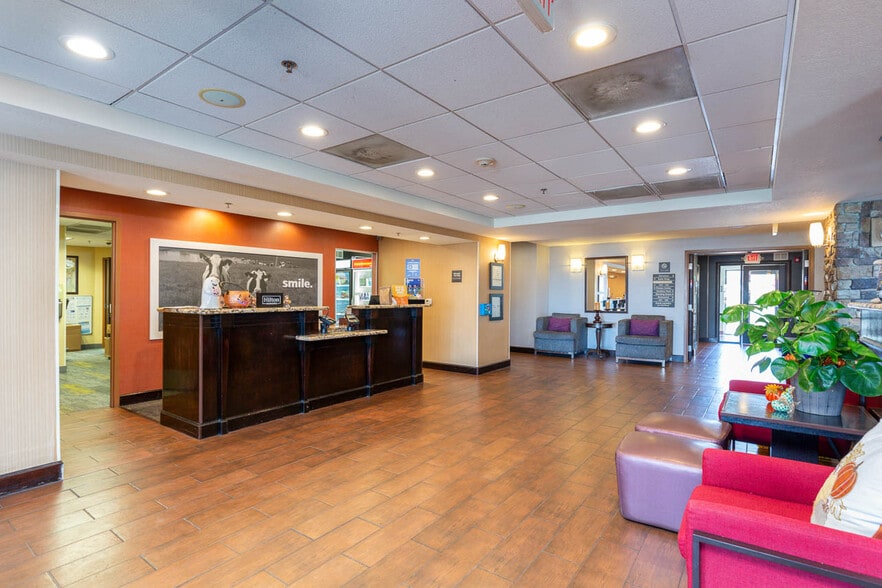 More Photos Of 7941 E Brundage Ln, Bakersfield Hotel For Sale