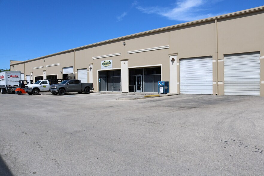 More Photos Of 17353 Bell North Dr, Schertz Warehouse For Lease