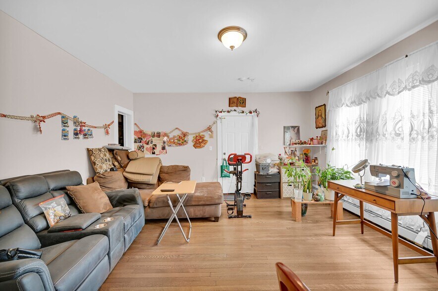 More Photos Of , Mamaroneck Unknown For Sale