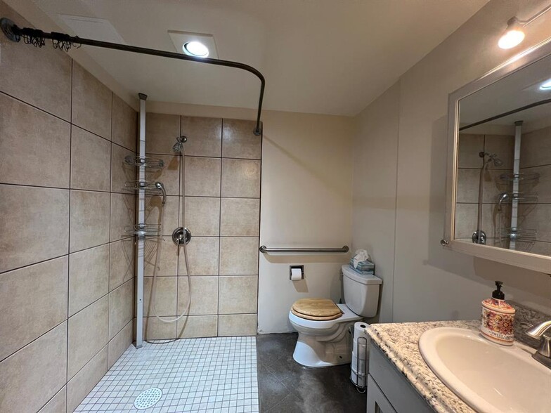 More Photos Of 700 Keogh Ct, Great Falls Light Distribution For Lease