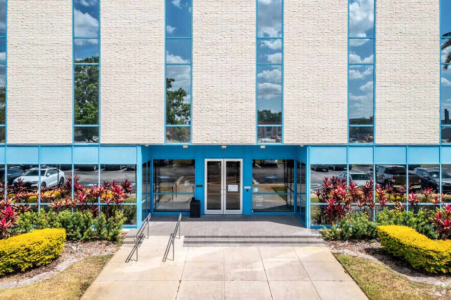 More Photos Of 1707 Orlando Central Pky, Orlando Office For Lease