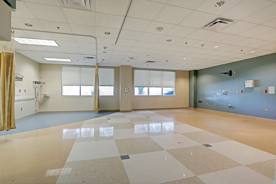 More Photos Of 505 Graham Dr, Tomball Hospital For Sale