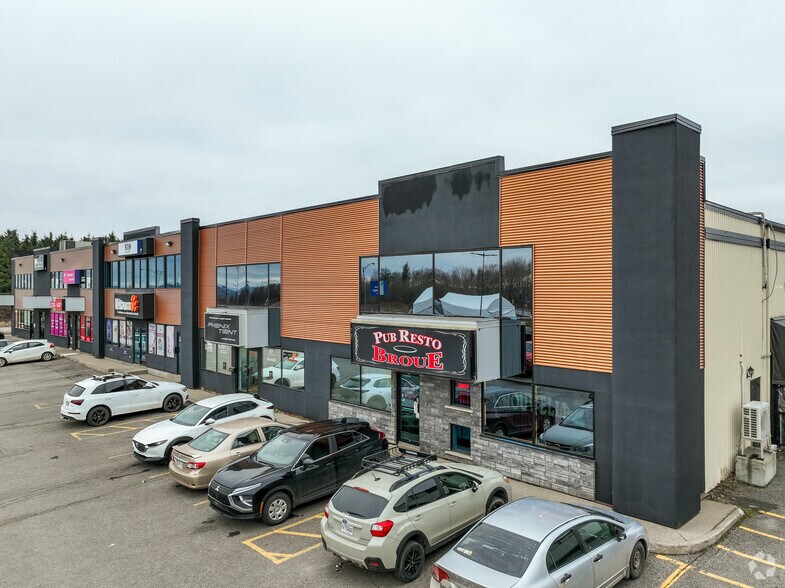 More Photos Of 371-387 Boul Armand-Paris, Québec General Retail For Sale