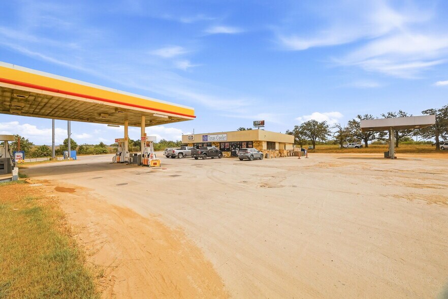 More Photos Of 1000 State Highway 123 S, Stockdale Service Station For Sale