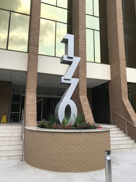 More Photos Of 1770 St James Pl, Houston Office For Lease