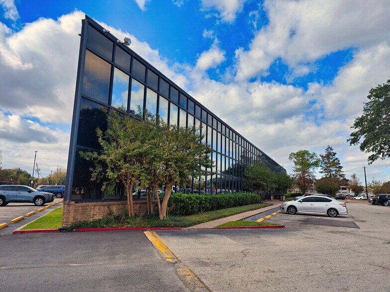 More Photos Of 6009 Richmond Ave, Houston Office For Lease