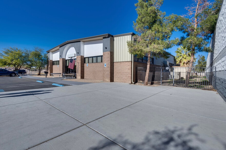 More Photos Of 3250 N Bronco St, Las Vegas General Retail For Sale