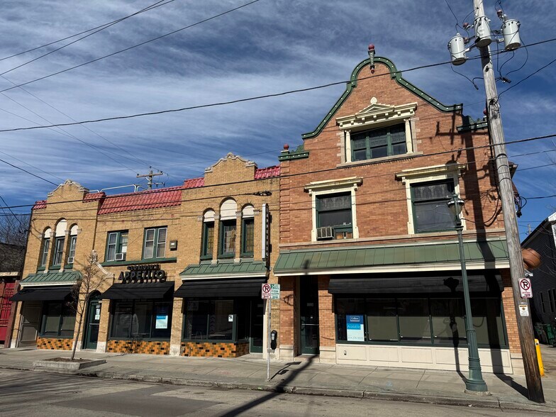 Primary Photo Of 1016-1024 E Brady St, Milwaukee Apartments For Lease