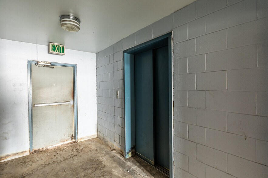 More Photos Of 1210 Lake Air Dr, Waco Freestanding For Sale