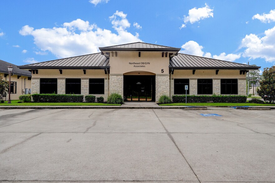 More Photos Of 19701 Kingwood Dr, Kingwood Medical For Sale