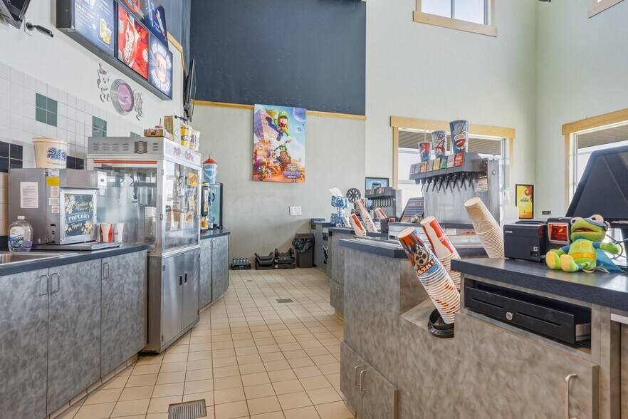 More Photos Of 655 N Opportunity Dr, Columbia City Movie Radio TVStudio For Sale