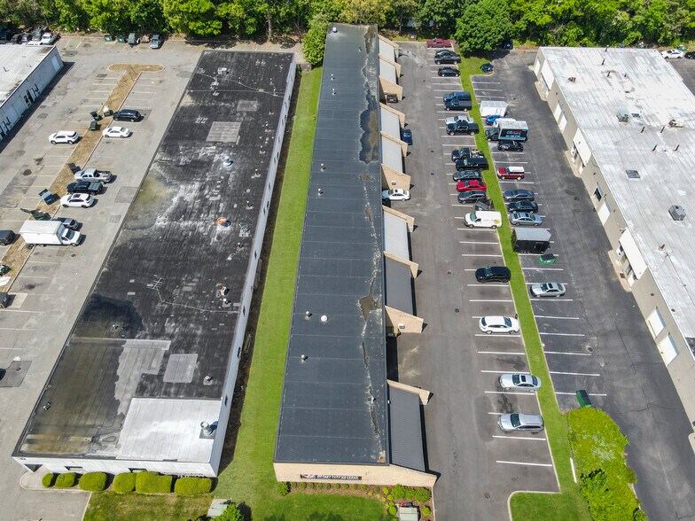 More Photos Of 90 Knickerbocker Ave, Bohemia Distribution For Sale