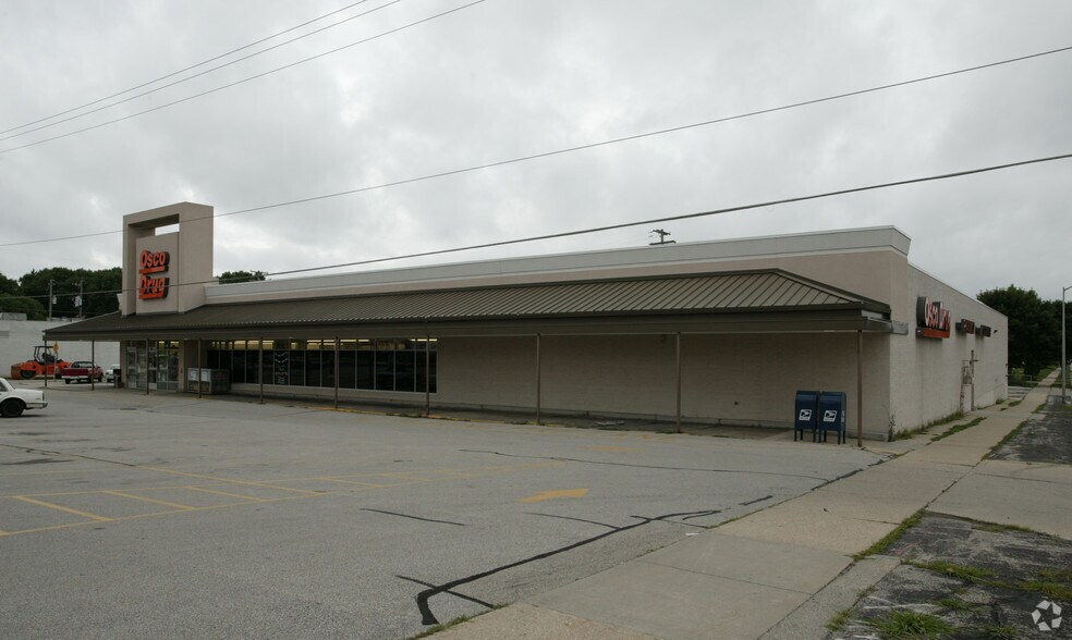 Primary Photo Of 9220 W Greenfield Ave, Milwaukee Drugstore For Lease
