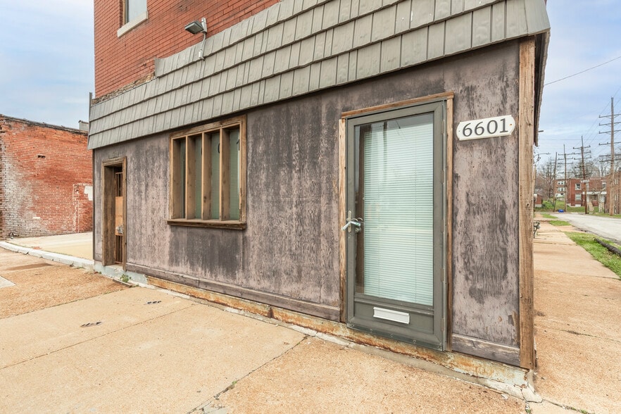 More Photos Of 6601 Olive Blvd, University City Flex For Sale