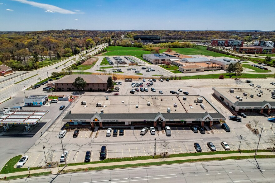 More Photos Of 17445 W Bluemound Rd, Brookfield Unknown For Lease