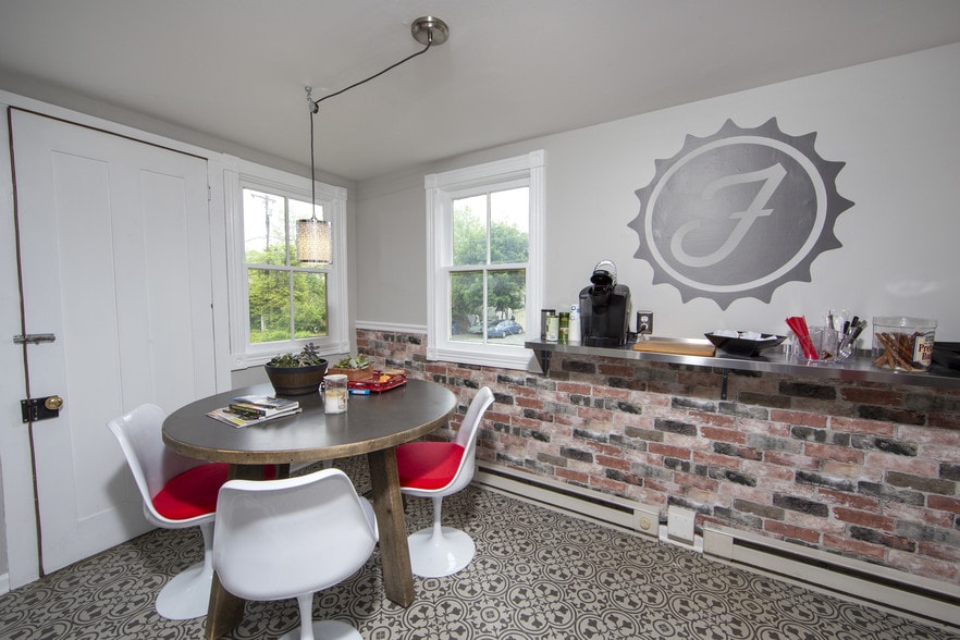 More Photos Of 30 W Bridge St, New Hope Freestanding For Lease