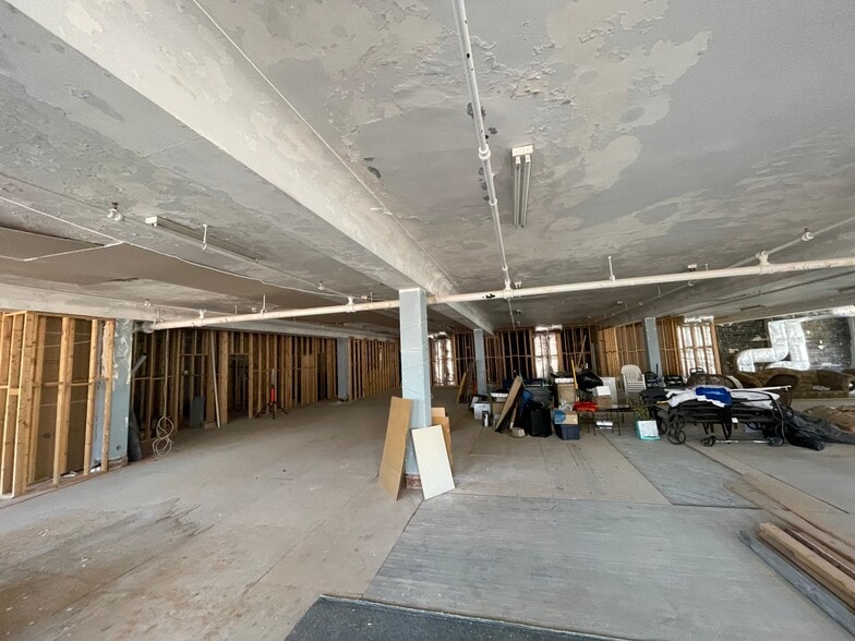 More Photos Of 1095 Main St, Springfield Office For Lease