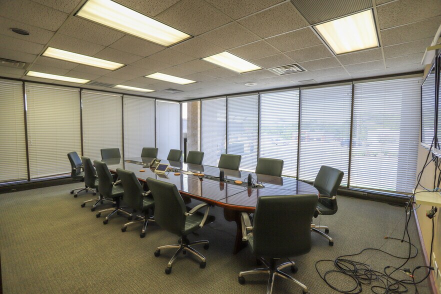 More Photos Of 2011 Texoma Pky, Sherman Office For Lease