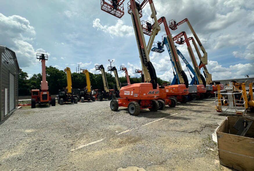 More Photos Of 125 Citycentre Dr, Cincinnati Industrial For Lease