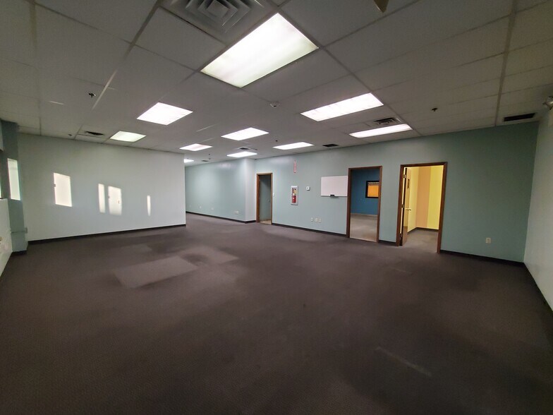 More Photos Of 2810 Industrial Turnpike Dr, Middletown Warehouse For Lease