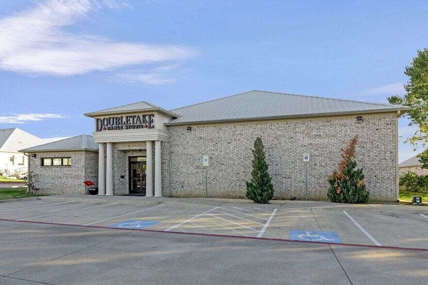 More Photos Of 6148 Precinct Line Rd, Hurst Storefront For Sale