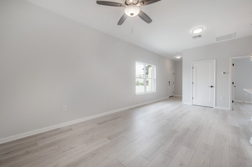 More Photos Of 3921 State St, Tampa Specialty For Sale