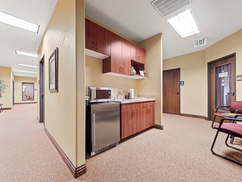 More Photos Of 1151 E Iron Eagle Dr, Eagle Office For Sale