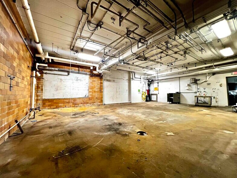 More Photos Of 1720 12th St, Monroe Distribution For Lease