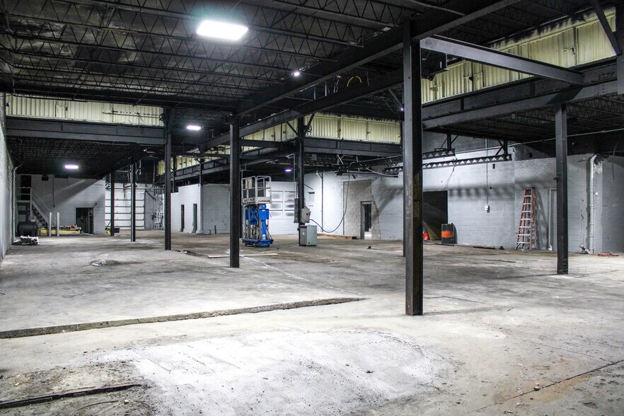 More Photos Of 5143 Bellevue St, Detroit Distribution For Sale