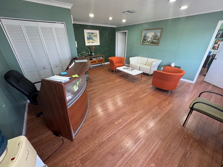 More Photos Of 602 W Lantana Rd, Lake Worth Medical For Lease