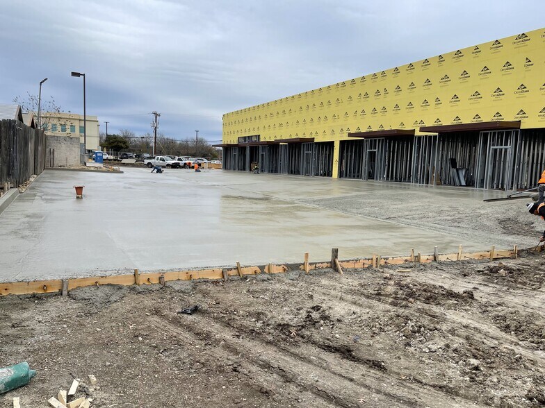 More Photos Of 9820 Huebner Rd, San Antonio Storefront Retail Office For Lease