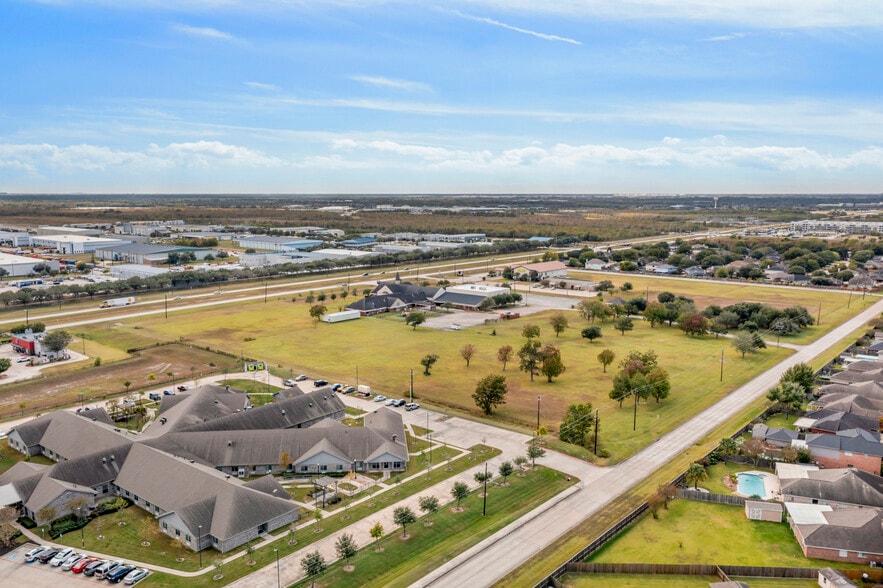 More Photos Of 9601 Fairmont Parkway, La Porte Land For Sale