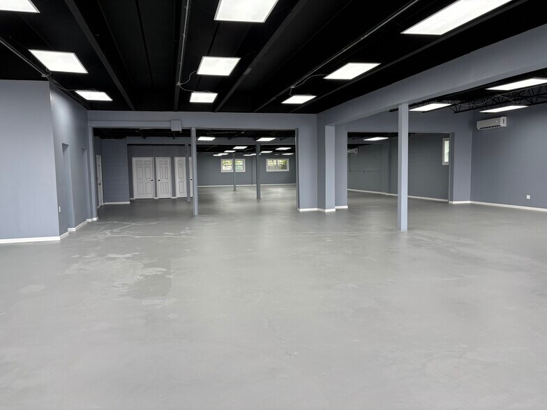 More Photos Of 1346 Gandy St, Jacksonville Showroom For Lease