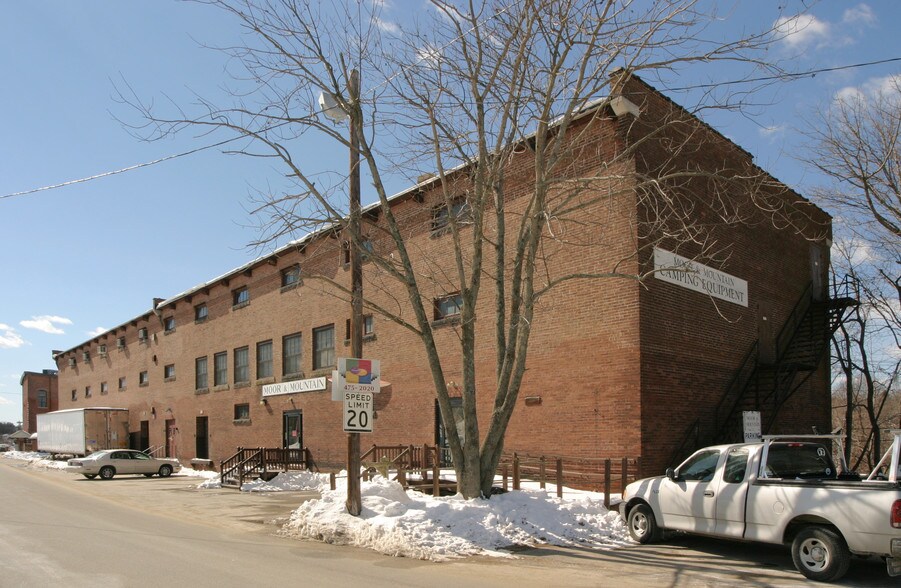 More Photos Of 3 Railroad St, Andover Self Storage For Lease