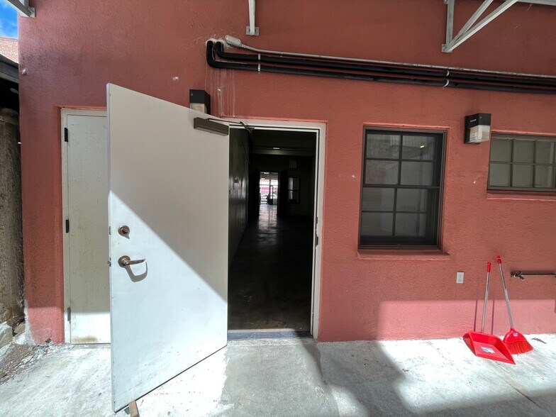 More Photos Of 1033 Maunakea St, Honolulu Storefront Retail Office For Lease