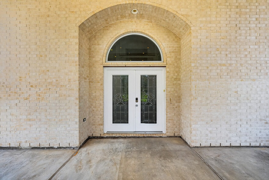 More Photos Of 26214 Hunter Ln, Katy Light Distribution For Lease