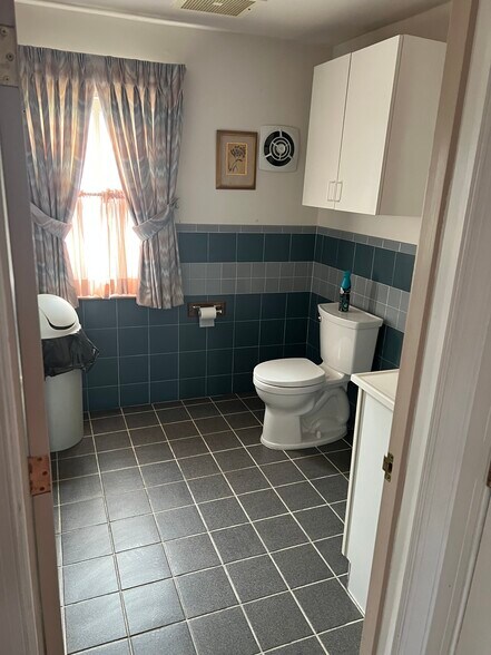 More Photos Of 18 Kings Hwy W, Haddonfield Office For Lease