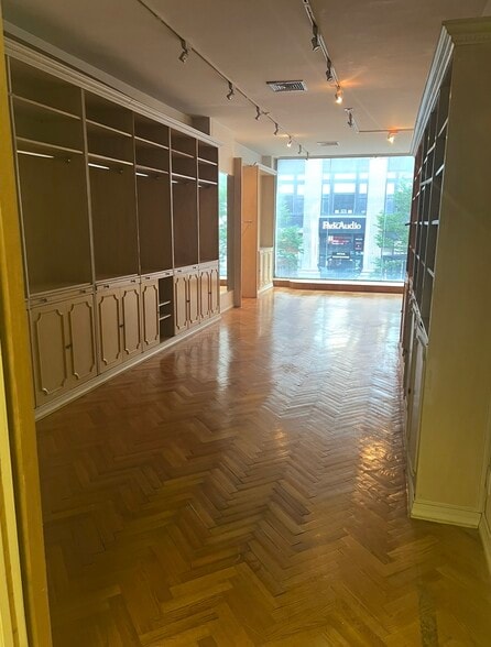 More Photos Of 437 Park Ave S, New York Storefront Retail Residential For Lease