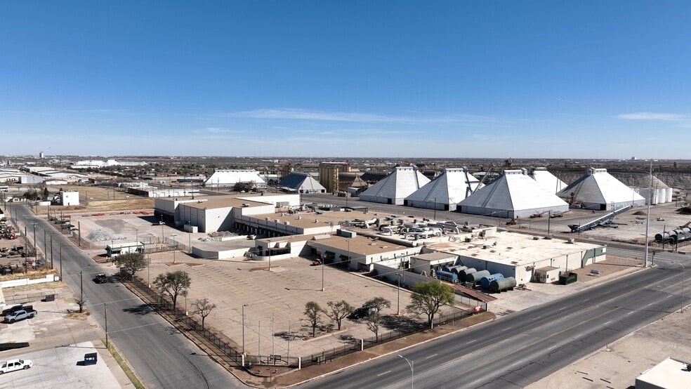 Primary Photo Of 3203 Avenue B, Lubbock Food Processing For Lease