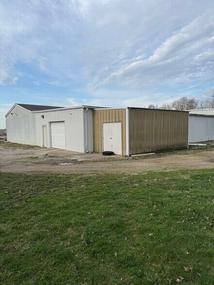 More Photos Of 111 Aiken St, Hope Light Distribution For Lease