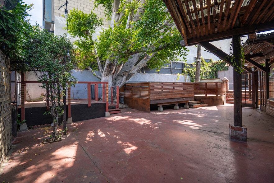 More Photos Of 1350 S La Brea Ave, Los Angeles Restaurant For Sale