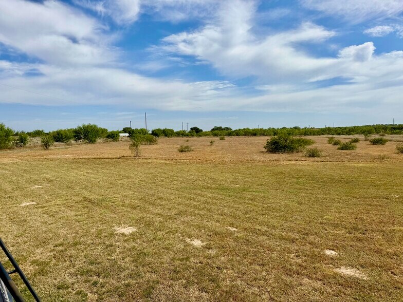 More Photos Of 14951 Interstate 35 Expy, Moore Flex For Sale