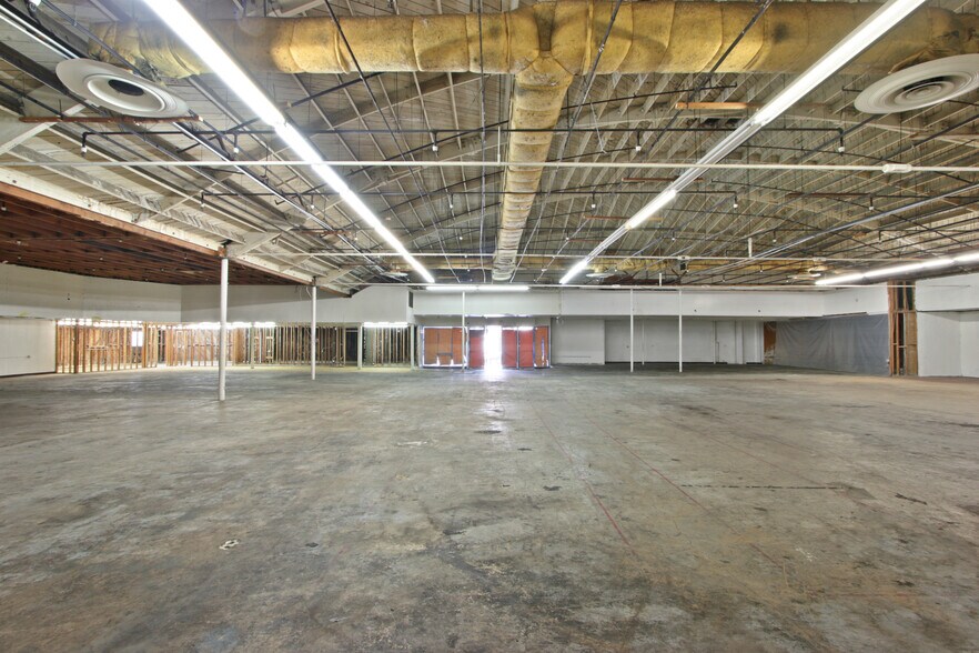 More Photos Of 1131 E Wardlow Rd, Long Beach Freestanding For Sale