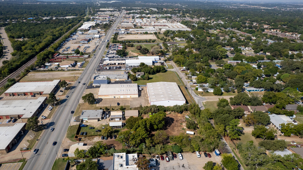 More Photos Of 1841 W Division St, Arlington Warehouse For Sale