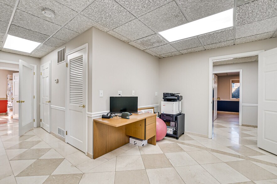 More Photos Of 894 Green St, Iselin Office For Lease