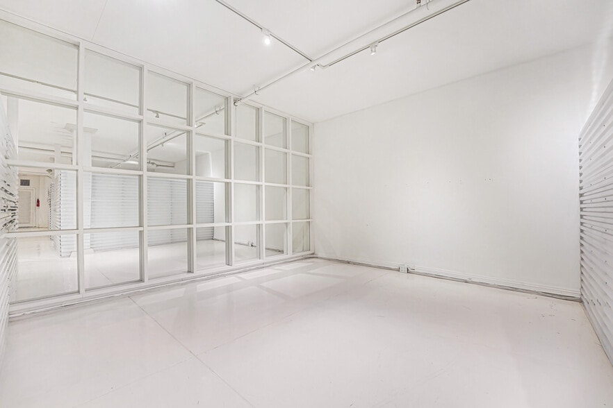 More Photos Of 530 Santa Monica Blvd, Santa Monica Storefront For Lease