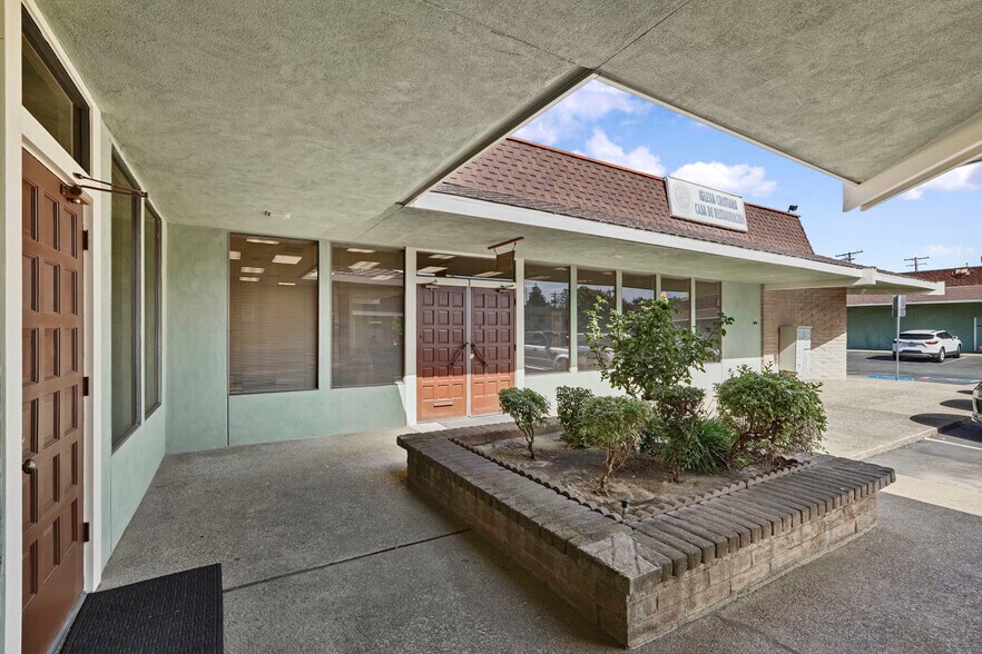More Photos Of 330 S Fairmont Ave, Lodi Storefront Retail Office For Lease
