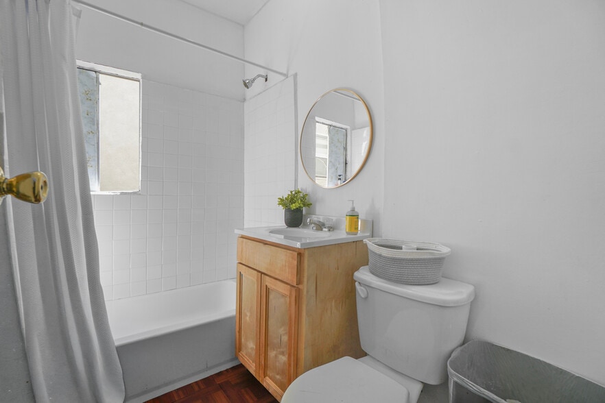 More Photos Of 1916 Crenshaw Blvd, Los Angeles Apartments For Sale