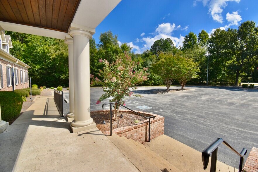 More Photos Of 209 Oil Well Rd, Jackson Healthcare For Lease